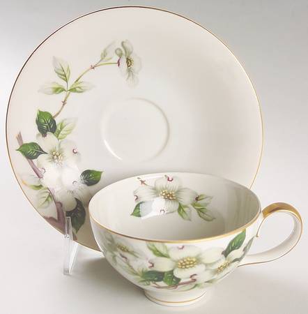 Livonia  Flat Cup & Saucer Set by Meito