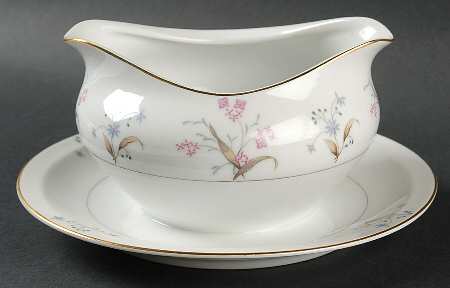 Lucille Gravy Boat with Attached Underplate