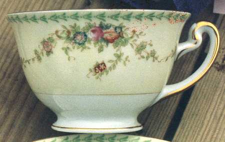 MEI103 Footed Cup