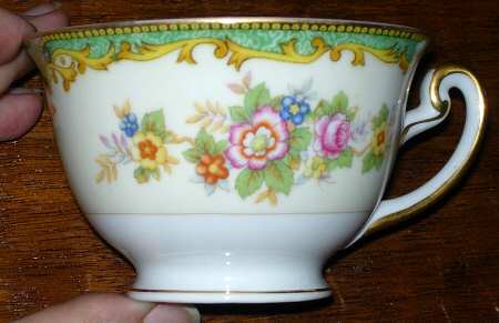 MEI104 Footed Cup