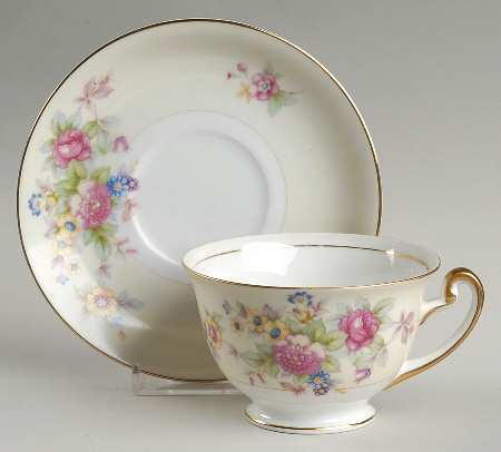 MEI116 Footed Cup & Saucer Set