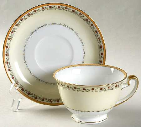 MEI118 Footed Cup & Saucer Set