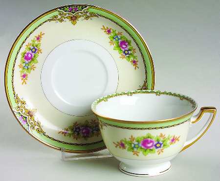 MEI123 Footed Cup & Saucer Set