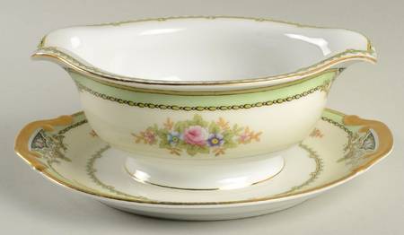 MEI123 Gravy Boat with Attached Underplate
