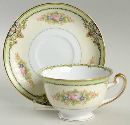 MEI123 Footed Cup & Saucer Set