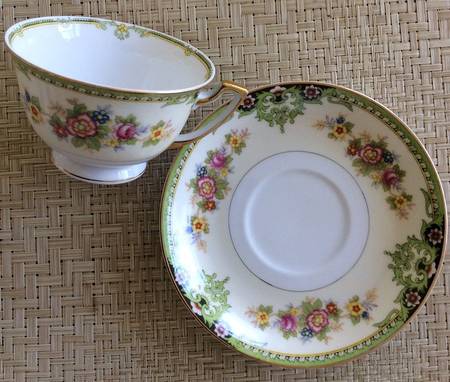 MEI124 Footed Cup & Saucer Set