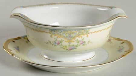 MEI127  Gravy Boat with Attached Underplate