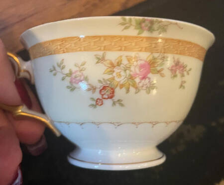 MEI129 Footed Cup