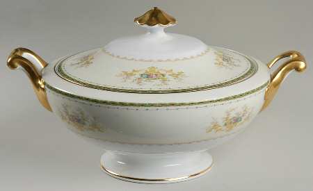 Dorothy Round Covered Vegetable
