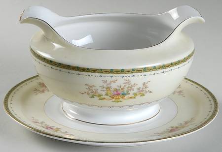 Dorothy Gravy Boat with Attached Underplate