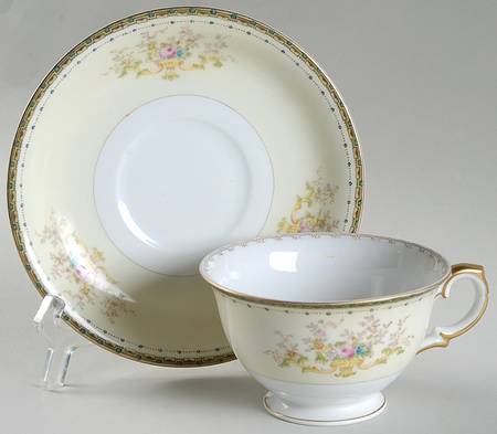 Dorothy Footed Cup & Saucer Set
