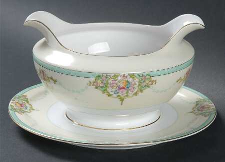 N1299 Gravy Boat with Attached Underplate