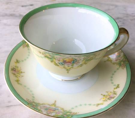 N1299 Footed Cup & Saucer Set