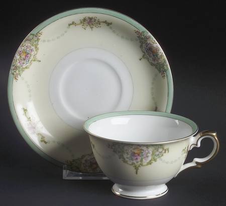 N1299 Footed Cup & Saucer Set