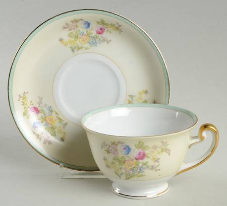 MEI157 Footed Cup & Saucer Set