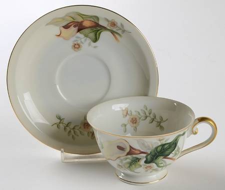 MEI159 Footed Cup & Saucer Set