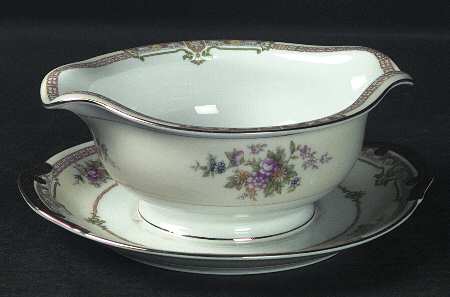 MEI186 Gravy Boat with Attached Underplate