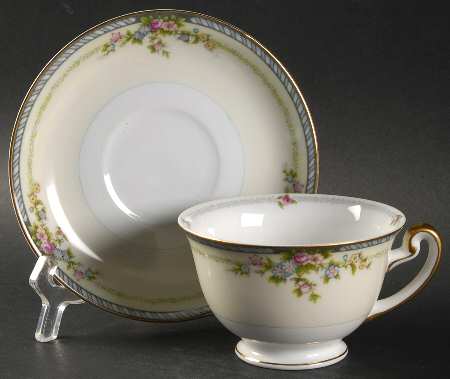 MEI193 Footed Cup & Saucer Set