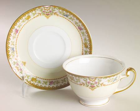MEI2 (F & B JAPAN) Footed Cup & Saucer Set