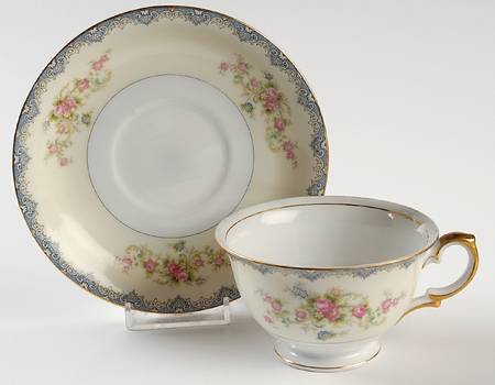 MEI213 Footed Cup & Saucer Set