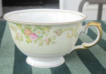 MEI216 Footed Cup