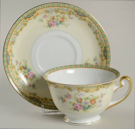 MEI221 Footed Cup & Saucer Set