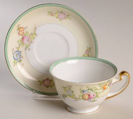 MEI230 Footed Cup & Saucer Set by Meito