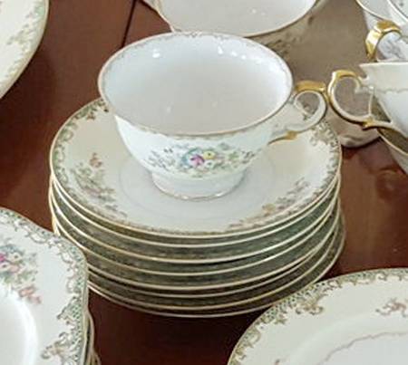 MEI236 Footed Cup & Saucer Set