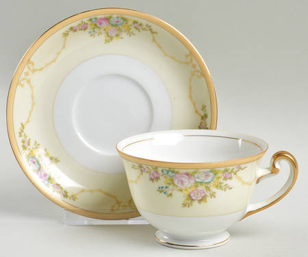 N1065A Footed Cup & Saucer Set