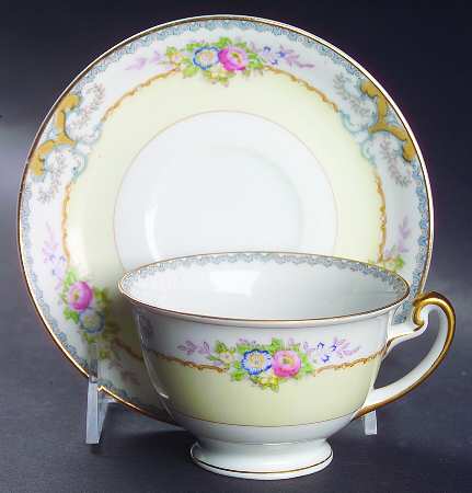 MEI28 Footed Cup & Saucer Set