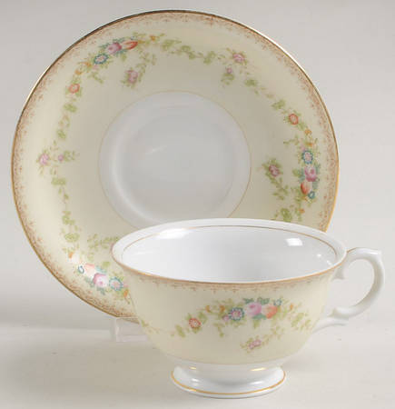 MEI287 Traditional Footed Cup & Saucer Set