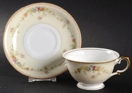 MEI287 Footed Cup & Saucer Set