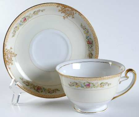 MEI3 (F & B JAPAN) Footed Cup & Saucer Set