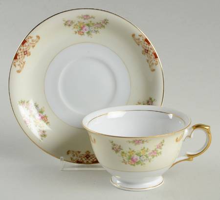 MEI30 Footed Cup & Saucer Set