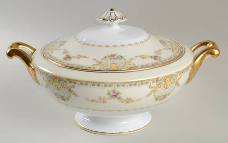 Lorna Round Covered Vegetable