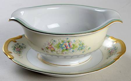 N959 Gravy Boat with Attached Underplate