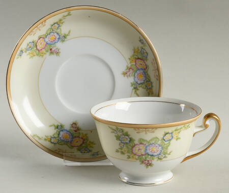 MEI357 Footed Cup & Saucer Set