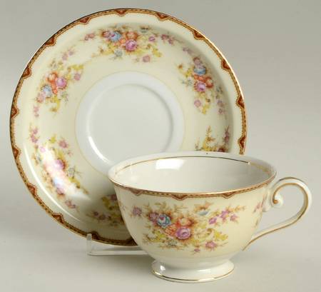 MEI359 Footed Cup & Saucer Set