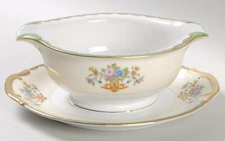 MEI36 Gravy Boat with Attached Underplate