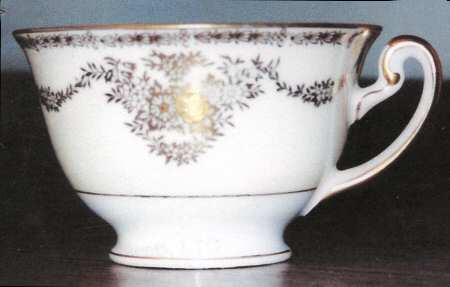 MEI367 Footed Cup