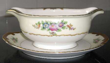 MEI394 Gravy Boat with Attached Underplate