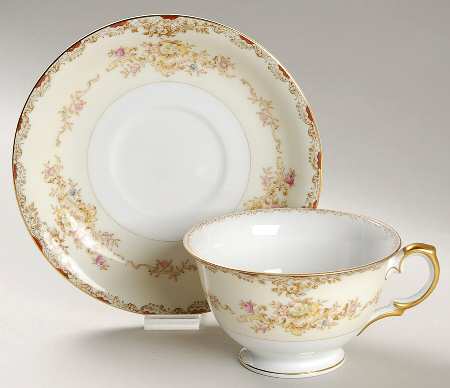 MEI396 Footed Cup & Saucer Set