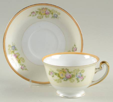 MEI40 Footed Cup & Saucer Set
