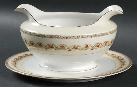 MEI400 Gravy Boat with Attached Underplate