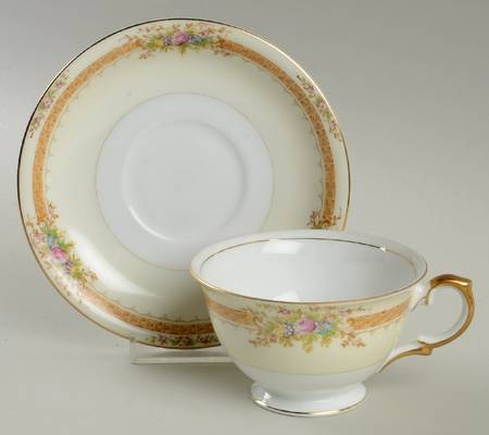 MEI408 Footed Cup & Saucer Set