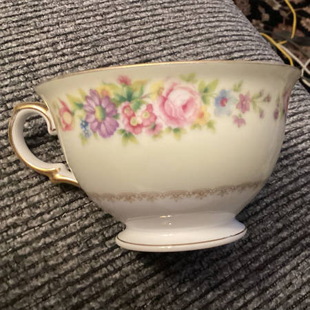 MEI269 Footed Cup