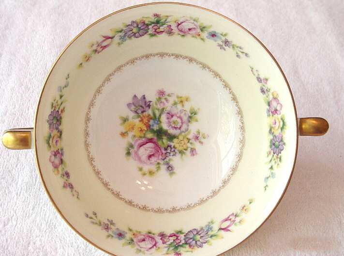 MEI269 Footed Cream Soup Bowl