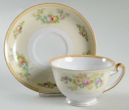 MEI440 Footed Cup & Saucer Set