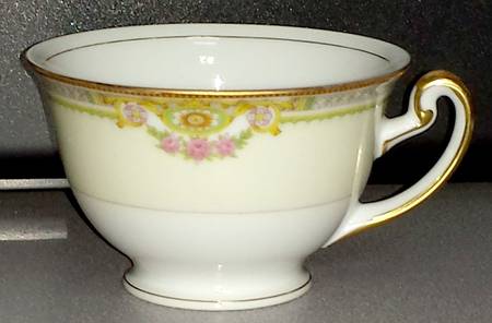 MEI445 Footed Cup