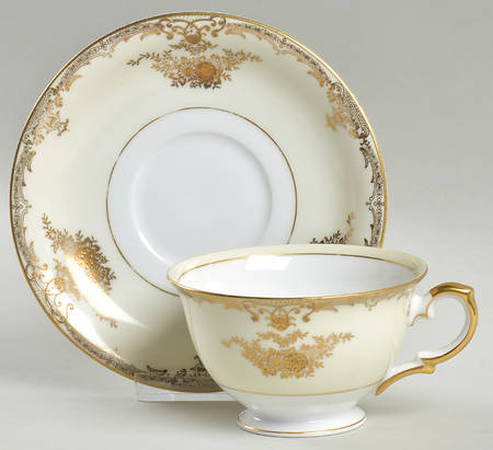 Sonja Footed Cup & Saucer Set
